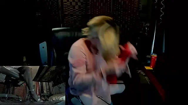 CharlotteAshton online show from June 25, 2026, 2:44 pm