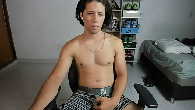 imtonny19 online show from November 7, 2025, 2:38 am