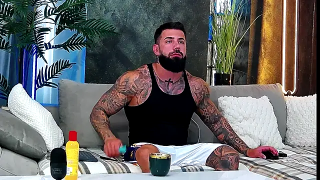 masterkingofmusclee online show from September 26, 2025, 7:04 am