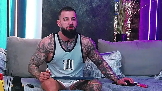 masterkingofmusclee online show from February 26, 2025, 8:50 am