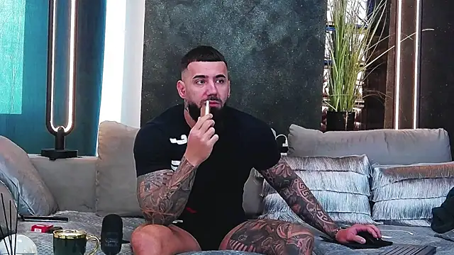 masterkingofmusclee online show from February 14, 2025, 6:34 am