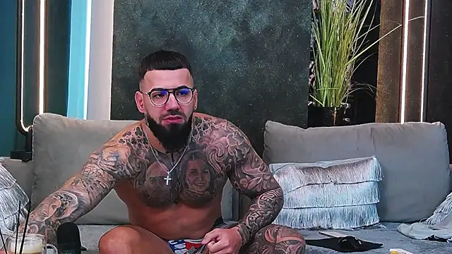 masterkingofmusclee online show from March 3, 2025, 6:20 am