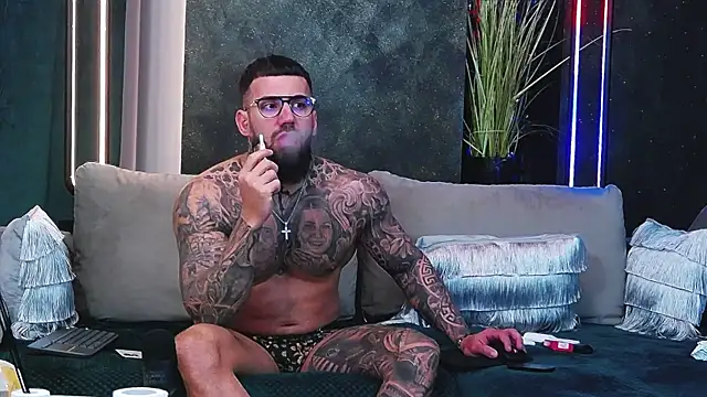 masterkingofmusclee online show from March 7, 2025, 9:17 pm