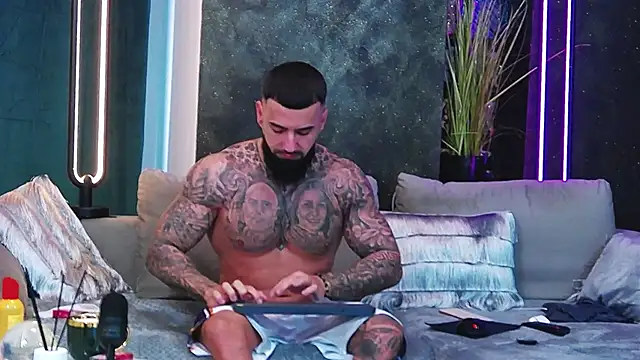 masterkingofmusclee online show from February 12, 2025, 6:29 am