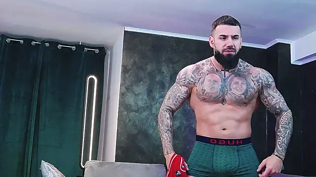 masterkingofmusclee online show from February 17, 2025, 9:43 pm