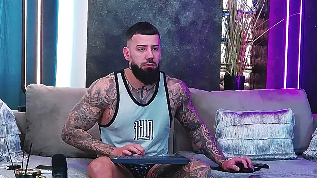 masterkingofmusclee online show from February 24, 2025, 6:49 am