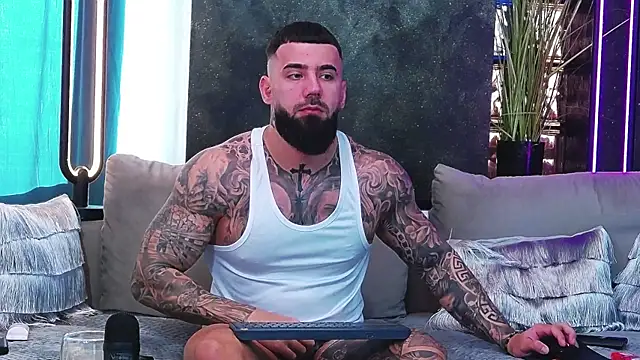 masterkingofmusclee online show from February 20, 2025, 9:11 am