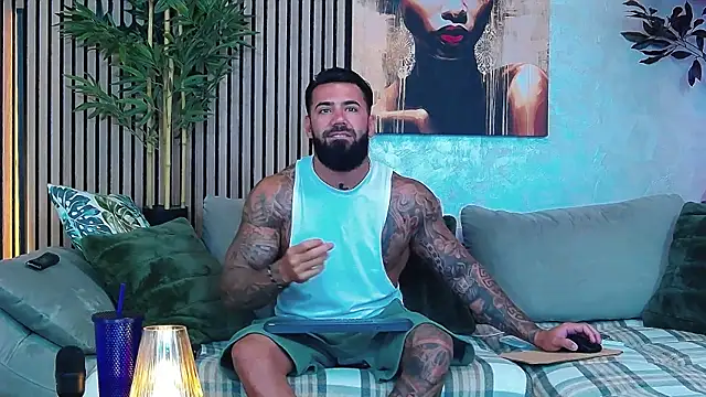 Snapshot of masterkingofmusclee chatting on May 8, 2026, 7:23 am masterkingofmusclee online show from May 8, 2026, 7:23 am