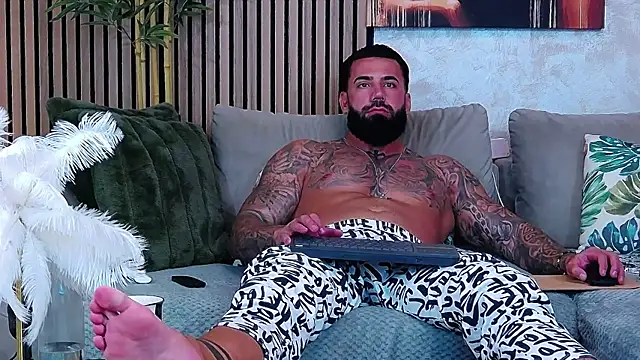 masterkingofmusclee online show from June 25, 2026, 10:15 pm