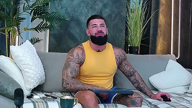 masterkingofmusclee online show from September 17, 2025, 7:21 am