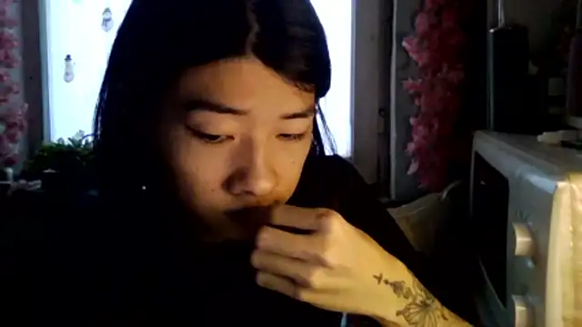 CarlyJoy online show from December 21, 2025, 11:01 am