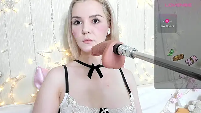 Kaya Devis online show from November 8, 2025, 4:49 am