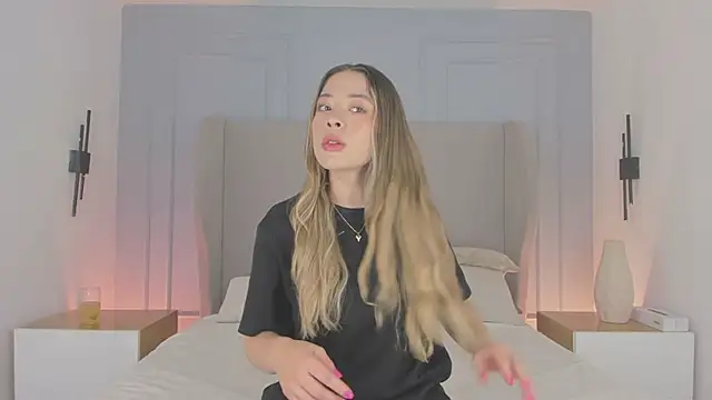 chloe d online show from June 12, 2026, 11:41 am