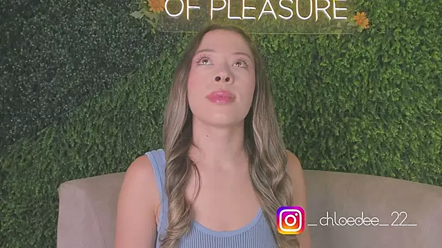 chloe d online show from September 26, 2025, 12:01 pm