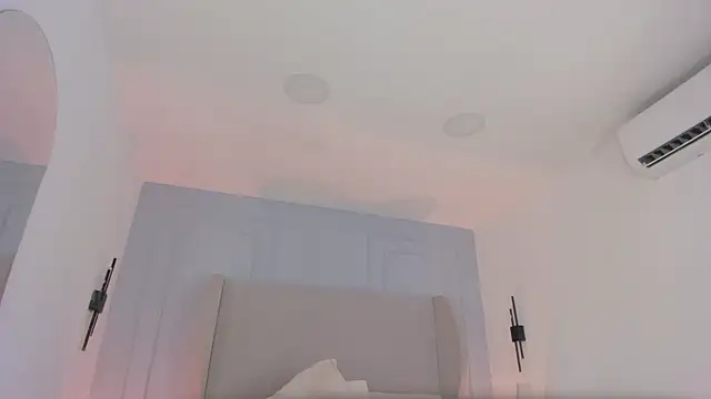 chloe d online show from June 13, 2026, 12:36 pm