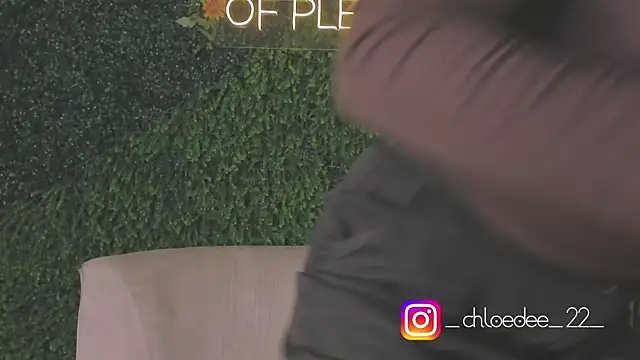 chloe d online show from October 19, 2025, 2:53 pm