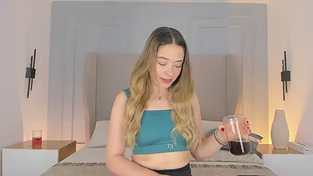 chloe d online show from May 6, 2026, 10:36 pm