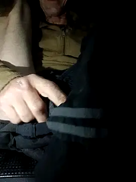 Snapshot of deepstroker42071 chatting on November 10, 2025, 5:34 am deepstroker42071 online show from November 10, 2025, 5:34 am