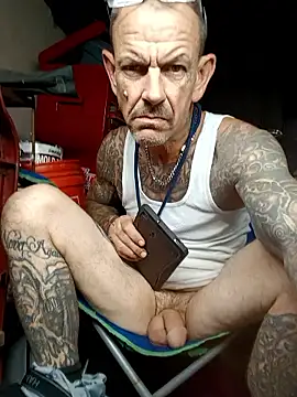 Snapshot of deepstroker42071 chatting on October 11, 2025, 11:44 am deepstroker42071 online show from October 11, 2025, 11:44 am