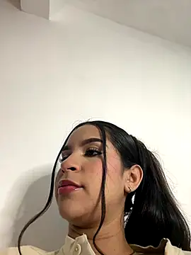 halley5  online show from October 23, 2025, 11:47 pm