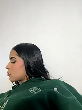 halley5  online show from October 30, 2025, 11:01 pm