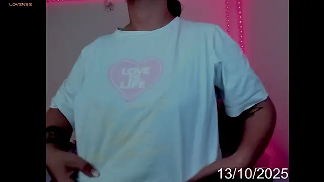 lady hana28 online show from November 18, 2025, 12:19 pm