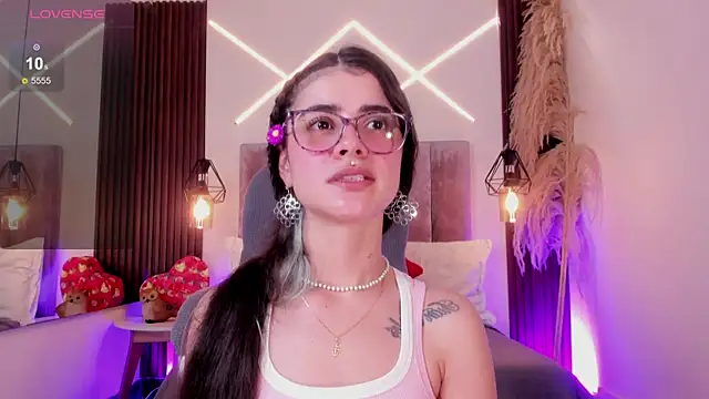 dasha-rodrigues online show from June 3, 2026, 2:33 pm