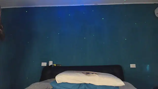 Karendolly  8 online show from July 14, 2026, 3:51 pm