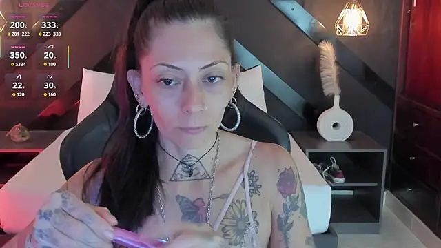 dark gotica online show from April 28, 2026, 7:18 pm