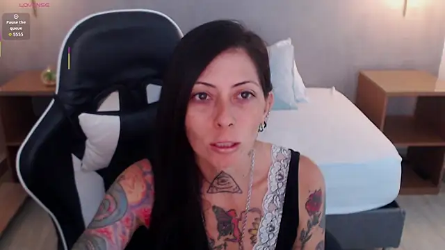 dark gotica online show from December 22, 2025, 12:27 pm