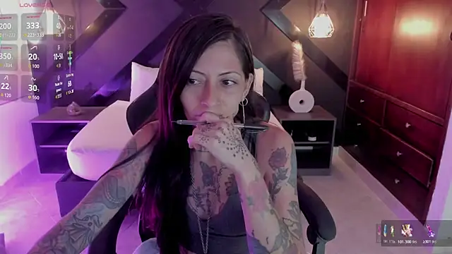 dark gotica online show from April 22, 2026, 7:09 pm