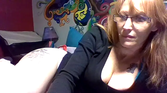 Snapshot of 4EyedSluttyGinger chatting on January 1, 2025, 7:52 am 4EyedSluttyGinger online show from January 1, 2025, 7:52 am