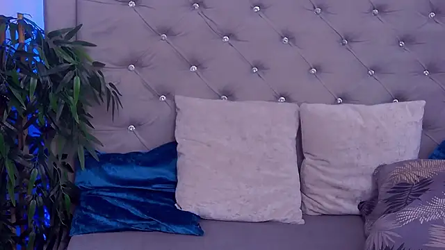 MeIisaLove online show from September 21, 2025, 8:14 pm