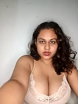 bumblebeegirl online show from March 16, 2025, 6:44 pm