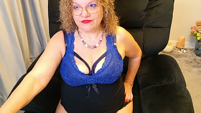 maggiemilff online show from August 3, 2026, 3:47 am