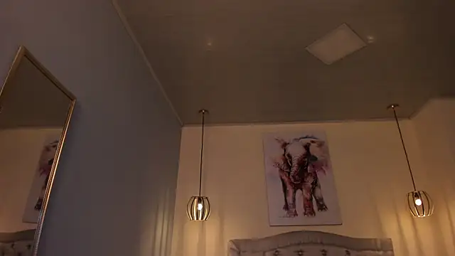 ayshel   online show from November 13, 2025, 5:33 am