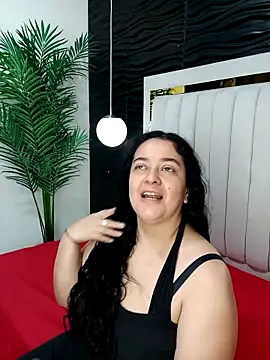 lucia vonne  online show from February 26, 2025, 12:27 pm