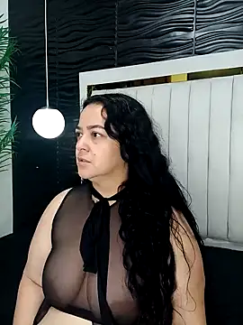 lucia vonne  online show from February 12, 2025, 11:40 am