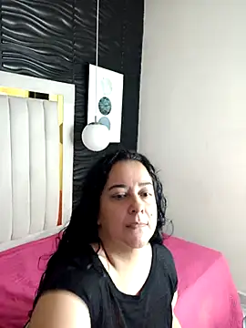 lucia vonne  online show from February 25, 2025, 2:37 pm