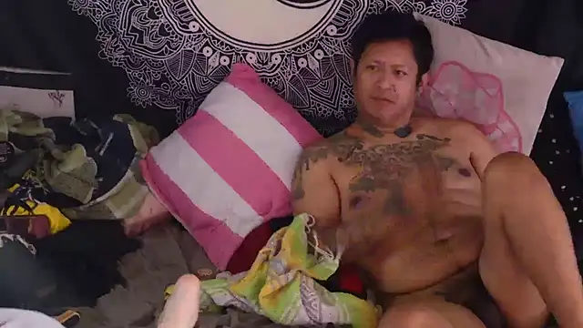 Snapshot of newboofgoofin chatting on December 19, 2025, 6:21 pm newboofgoofin online show from December 19, 2025, 6:21 pm