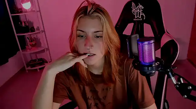 Snapshot of Dakotaa_ chatting on January 17, 2025, 11:51 pm Dakotaa online show from January 17, 2025, 11:51 pm