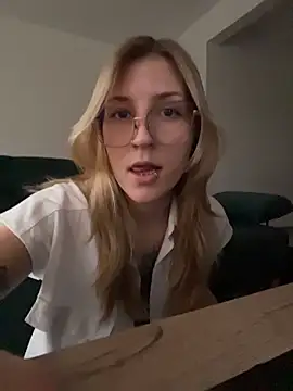 Snapshot of Dakotaa_ chatting on December 21, 2025, 10:54 pm Dakotaa online show from December 21, 2025, 10:54 pm