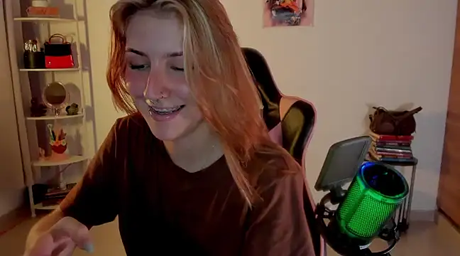 Snapshot of Dakotaa_ chatting on February 3, 2025, 2:14 am Dakotaa online show from February 3, 2025, 2:14 am