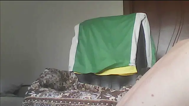 Snapshot of Yrikos1 chatting on October 16, 2025, 12:24 pm Yrikos1 online show from October 16, 2025, 12:24 pm