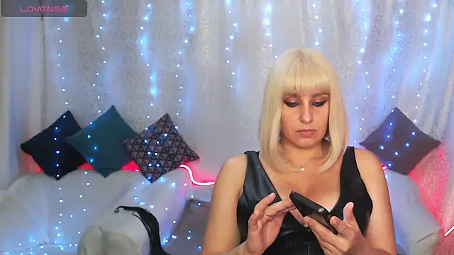 Stella Adria online show from September 11, 2025, 1:27 am