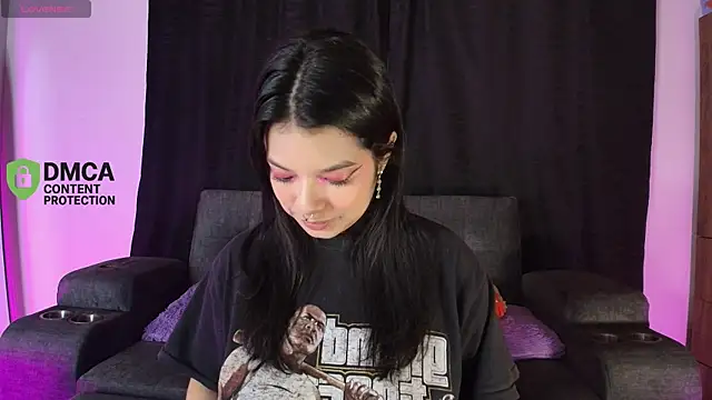 yungelitamor  online show from April 23, 2026, 5:36 am