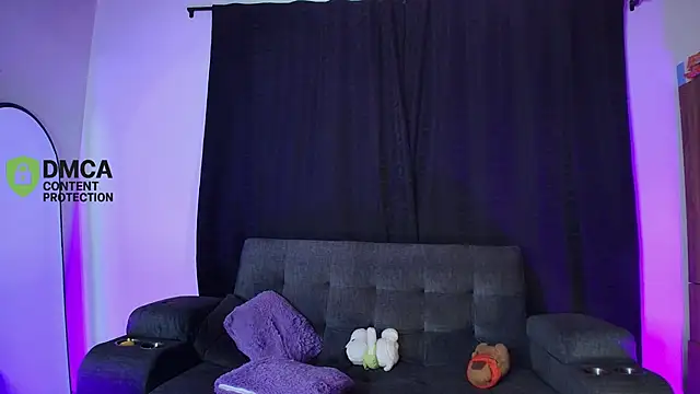 yungelitamor  online show from May 28, 2026, 5:26 am