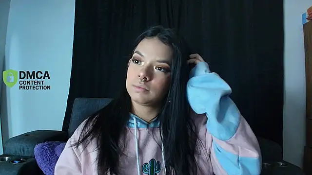 yungelitamor  online show from May 13, 2026, 5:25 am