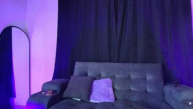 yungelitamor  online show from July 21, 2026, 5:09 am