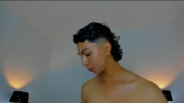 xhenisa  online show from November 29, 2025, 10:54 pm